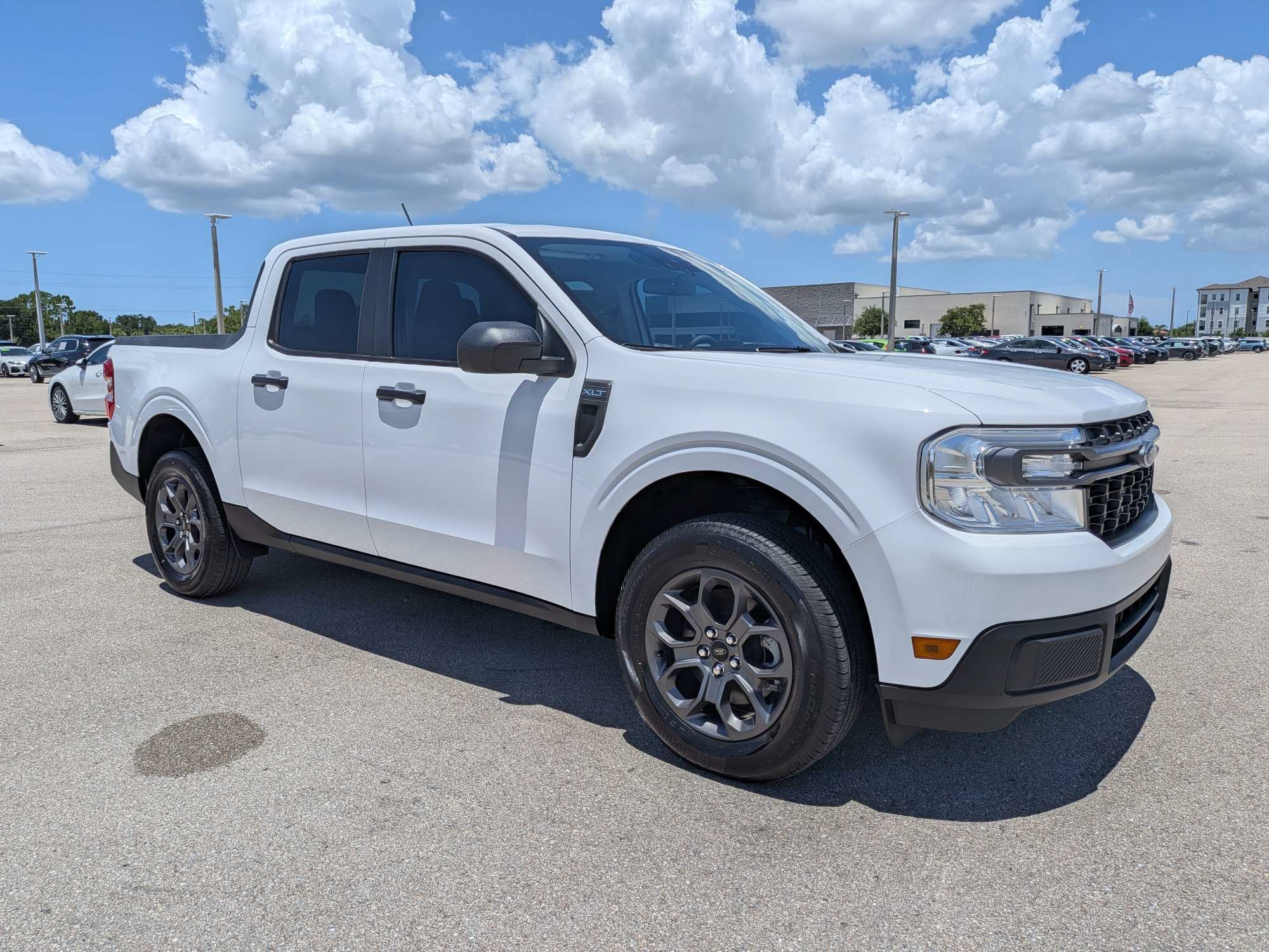 Used 2022 Ford Maverick XLT FWD image 2