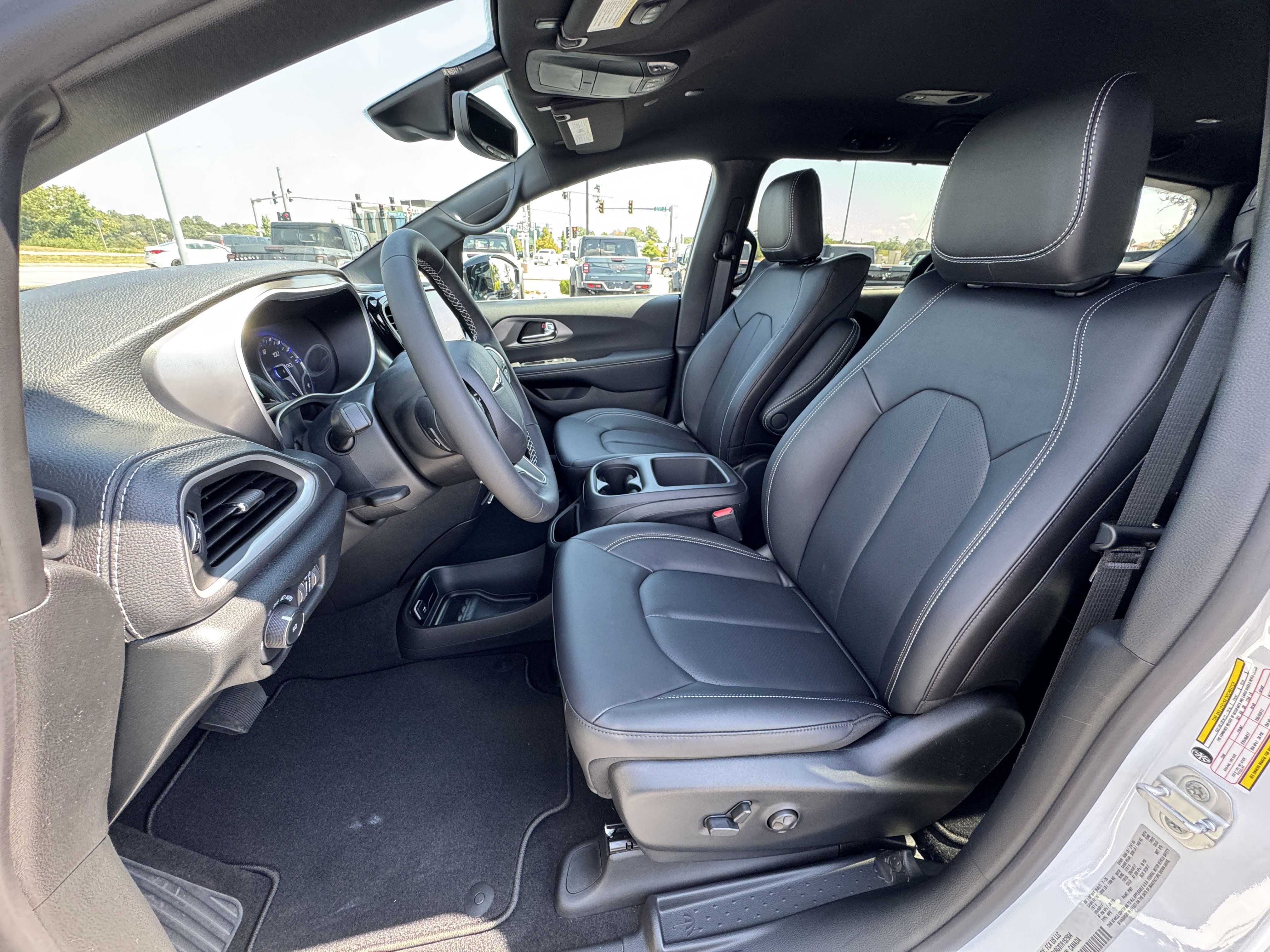 New 2026 Chrysler Pacifica Select image 10