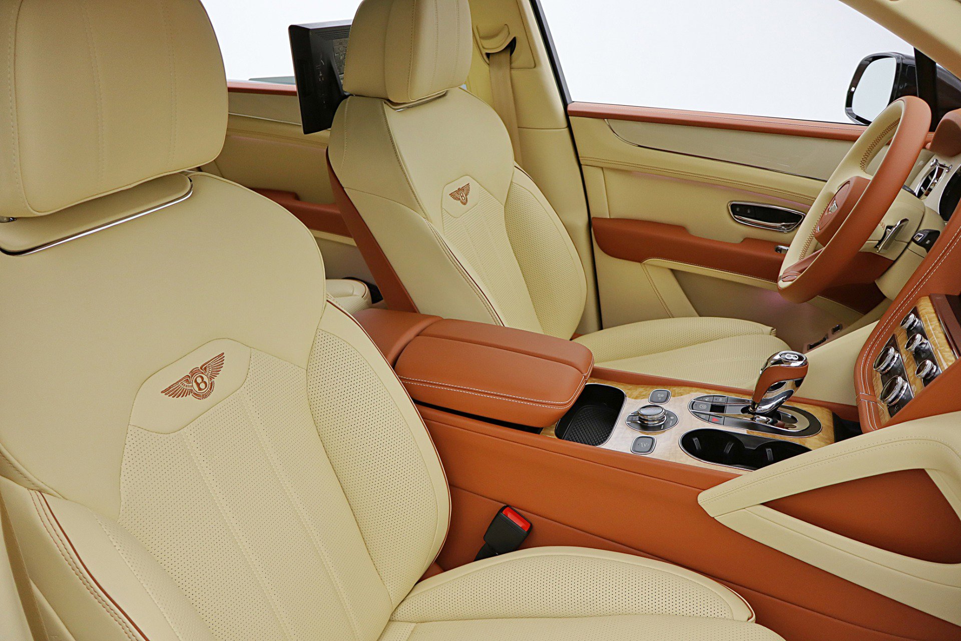 Certified 2023 Bentley Bentayga AWD/4WD image 42