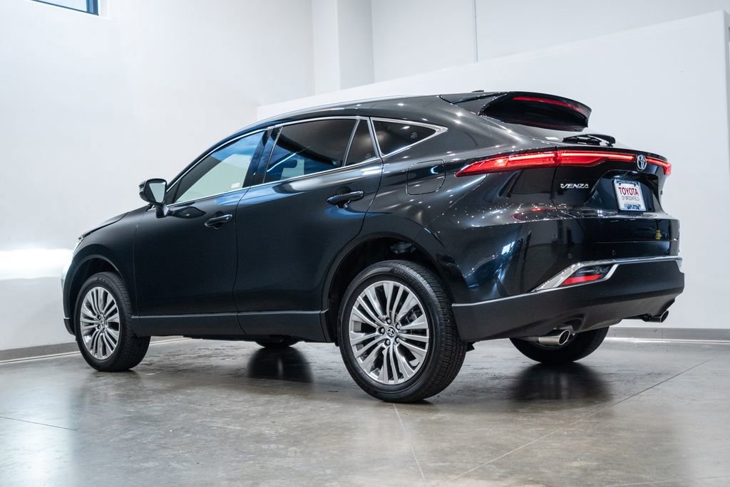 Used 2024 Toyota Venza XLE AWD/4WD image 7