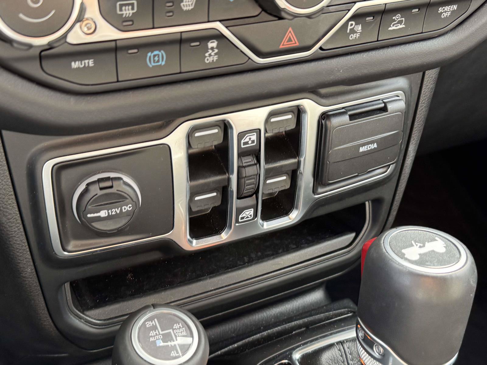 Used 2024 Jeep Wrangler High Altitude AWD/4WD image 31