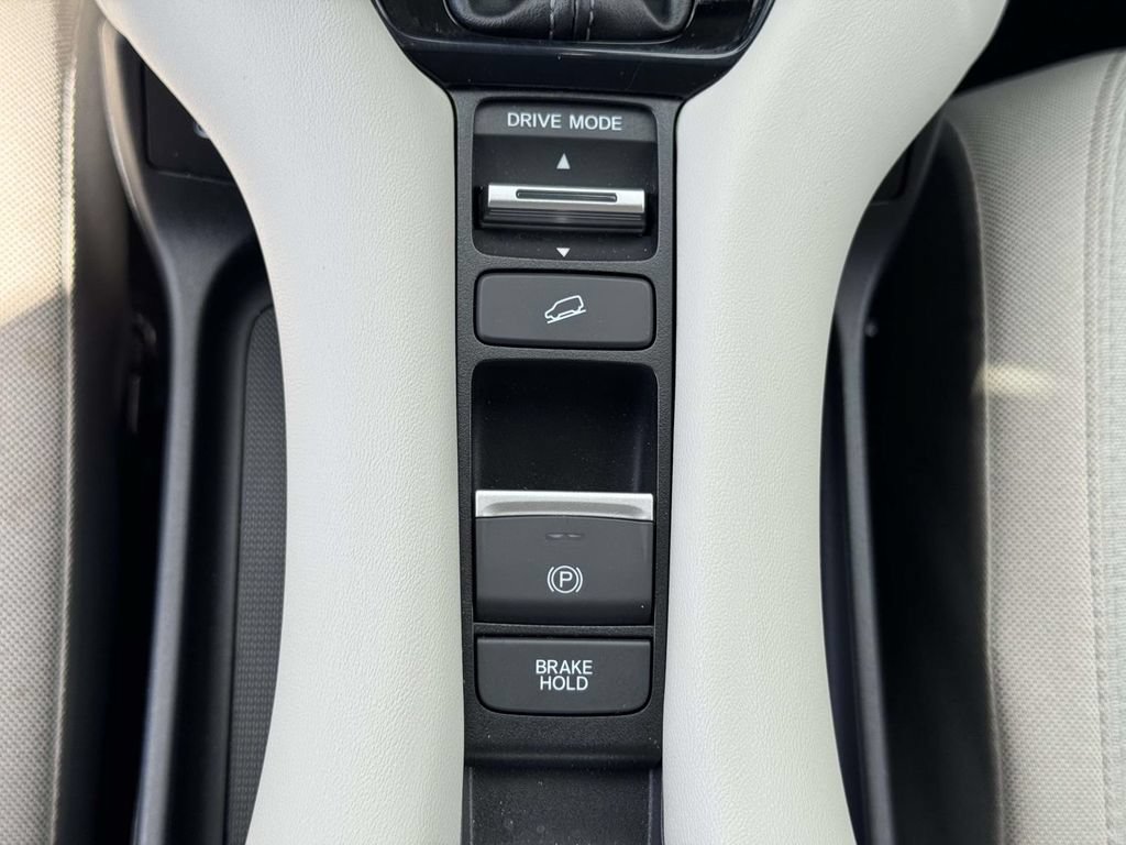 Used 2024 Honda HR-V LX image 29