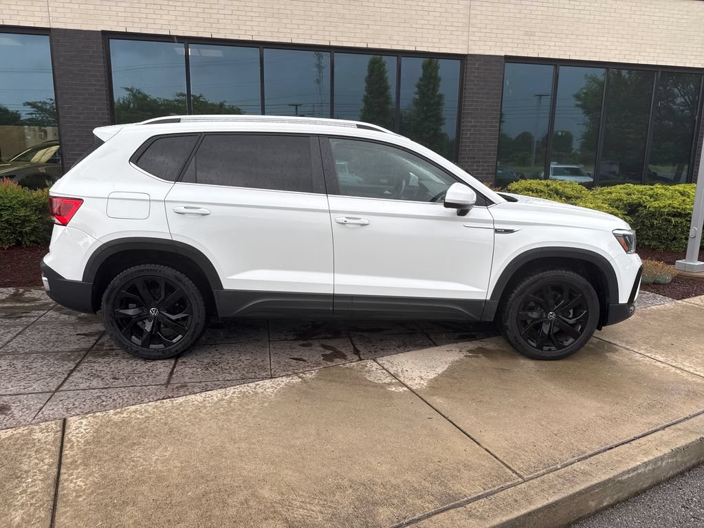 Used 2022 Volkswagen Taos SE w/ IQ.Drive SE Package FWD image 4