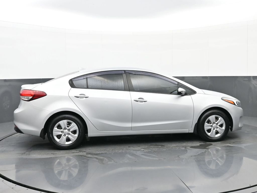 Used 2017 Kia Forte LX image 2