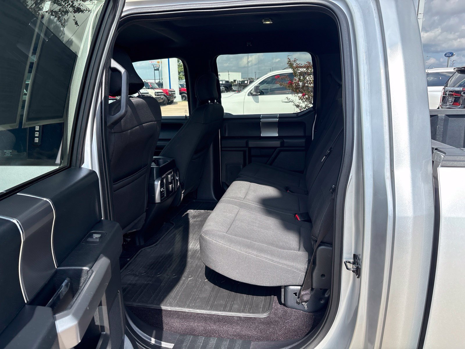 Used 2015 Ford F150 XLT w/ Equipment Group 301A Mid RWD image 12