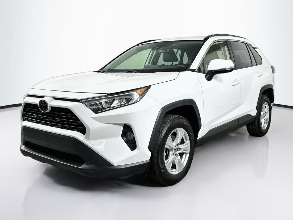 Used 2021 Toyota RAV4 XLE w/ Convenience Package FWD image 1