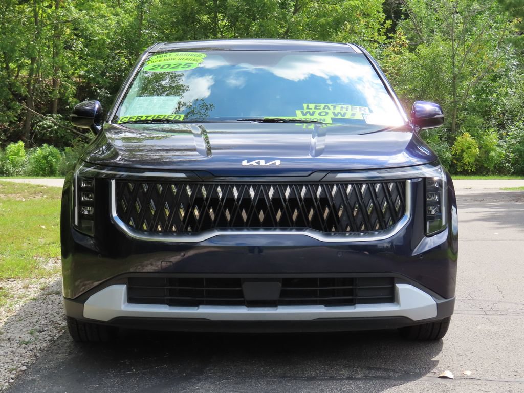 Certified 2025 Kia Carnival FWD image 14