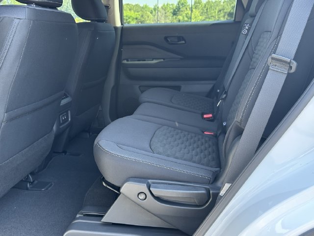 New 2026 Nissan Pathfinder SV w/ SV Premium Package AWD/4WD image 17