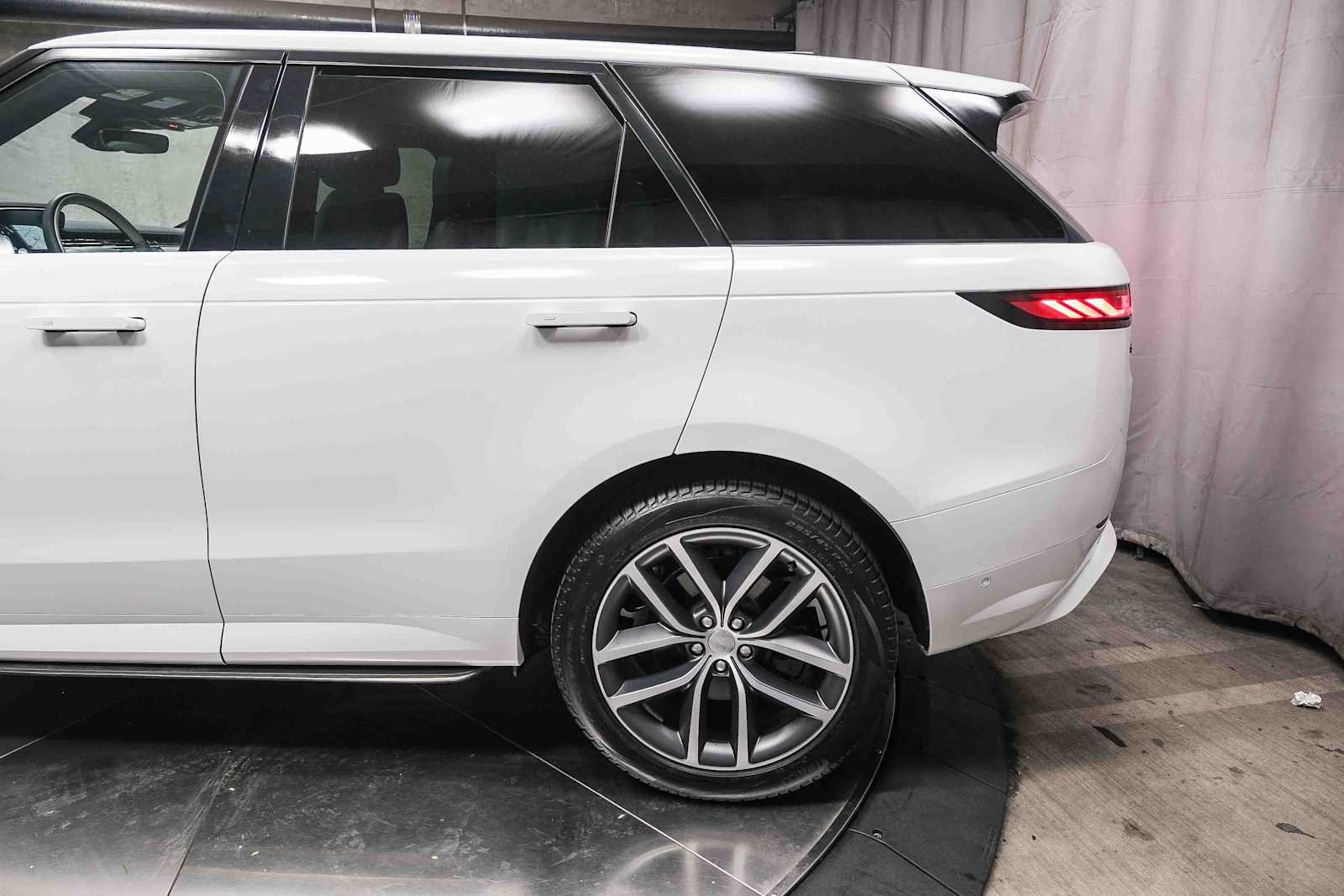 Used 2023 Land Rover Range Rover Sport SE Dynamic AWD/4WD image 8