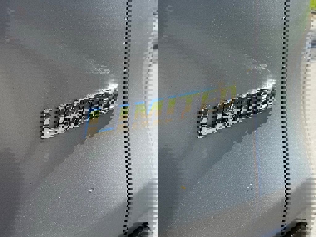 Used 2021 Toyota RAV4 Limited image 18