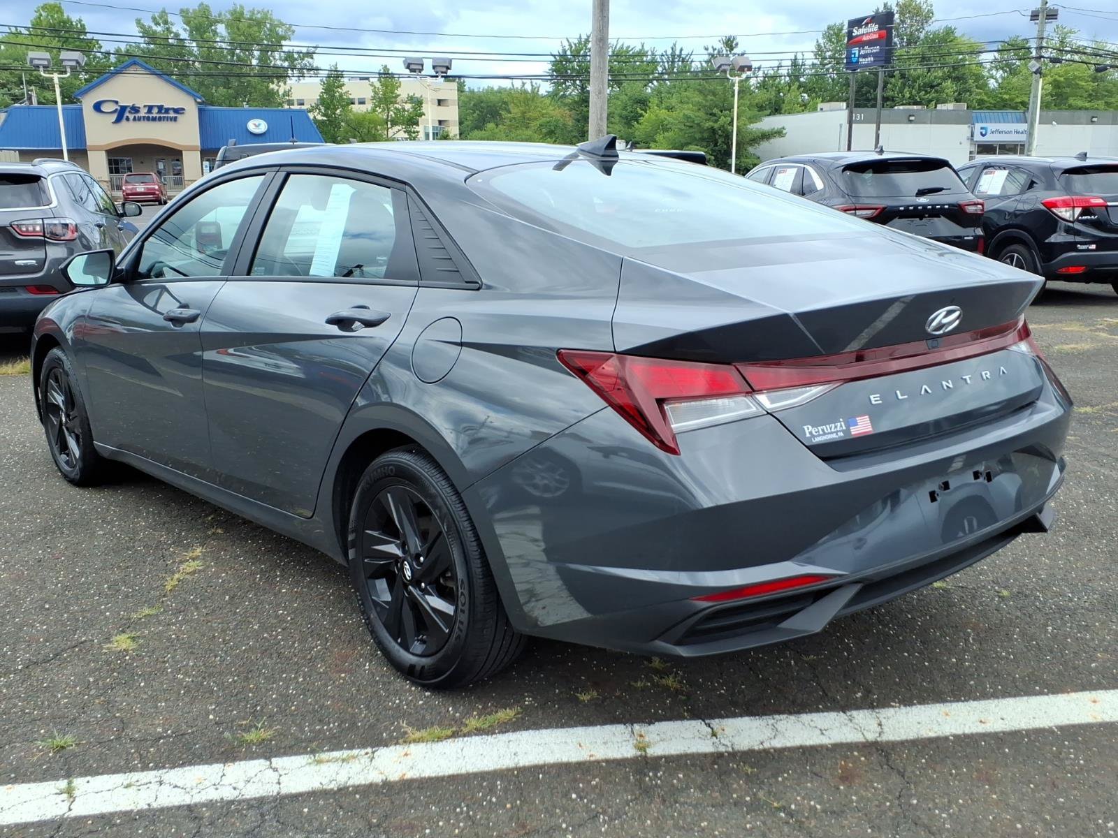 Used 2023 Hyundai Elantra SEL w/ Cargo Package FWD image 6