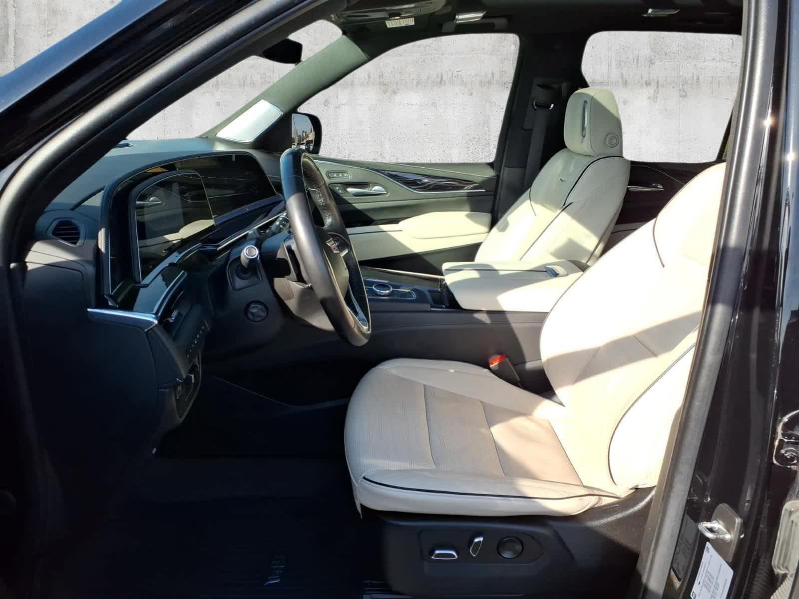 Used 2022 Cadillac Escalade Sport w/ Touring Package AWD/4WD image 4