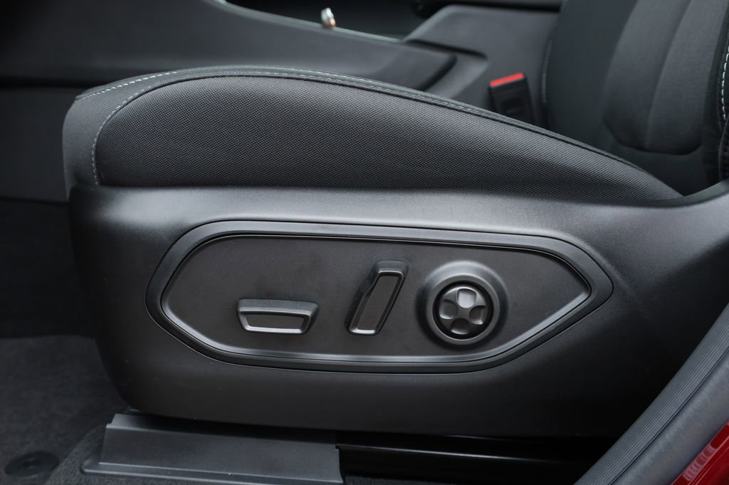 Used 2025 Jeep Grand Cherokee Laredo X w/ Trailer Tow Package image 19