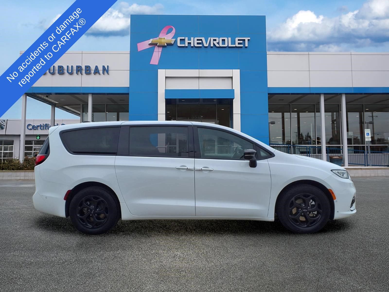 Used 2024 Chrysler Pacifica Limited FWD image 4