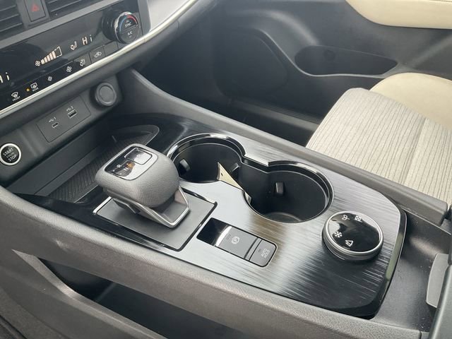 Used 2023 Nissan Rogue SV image 24