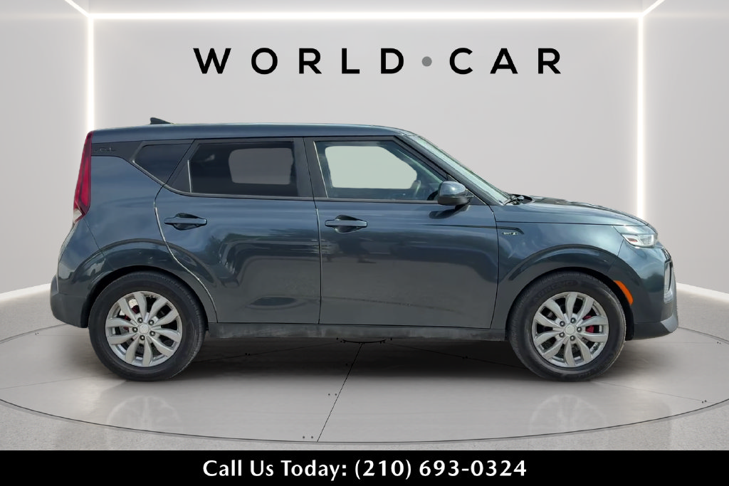 Used 2020 Kia Soul LX FWD image 2