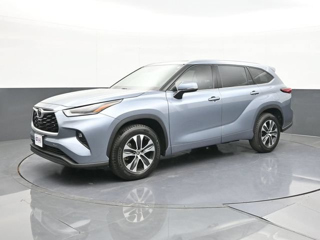 Used 2021 Toyota Highlander XLE FWD image 4
