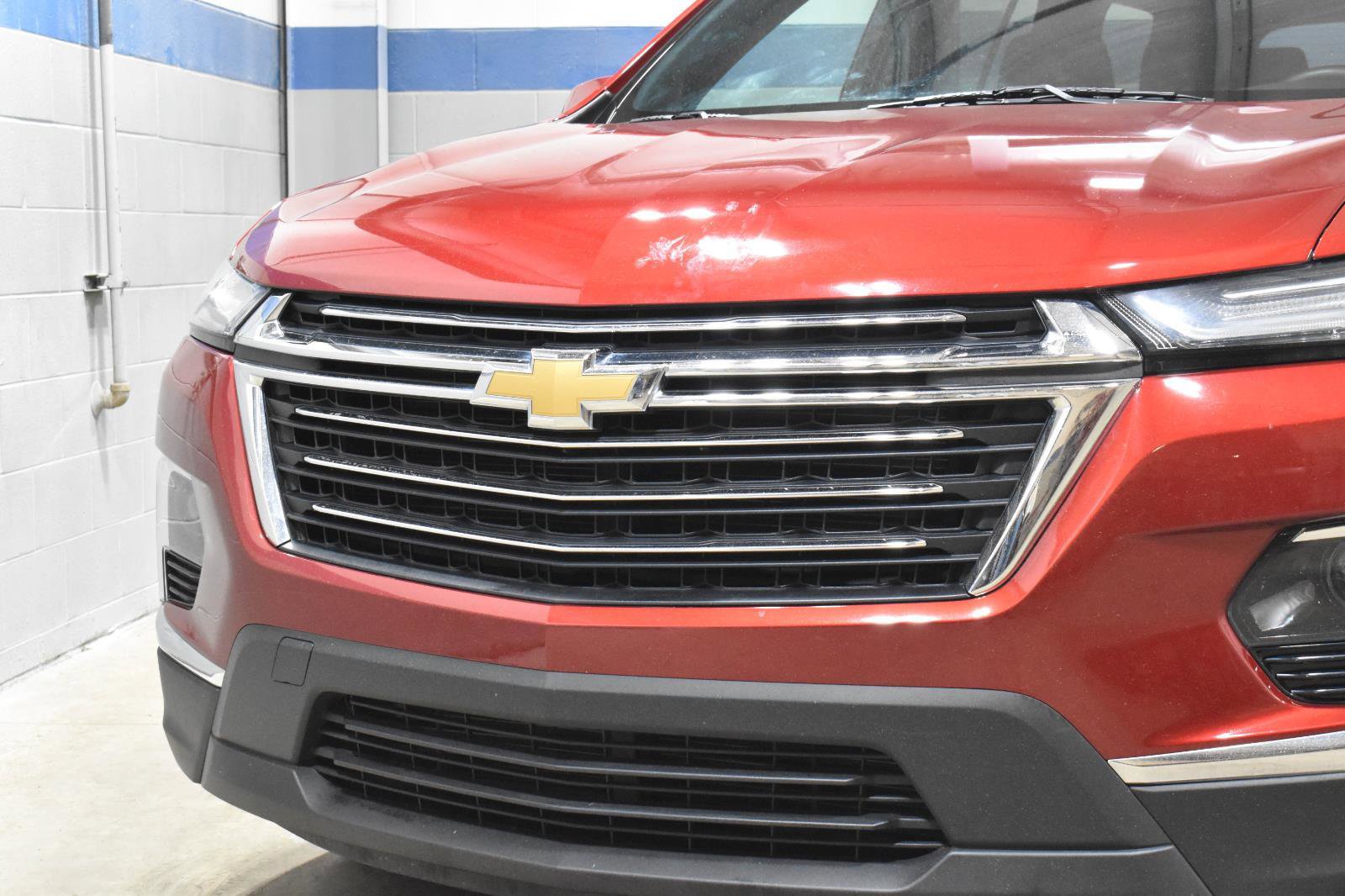 Used 2023 Chevrolet Traverse LT image 36