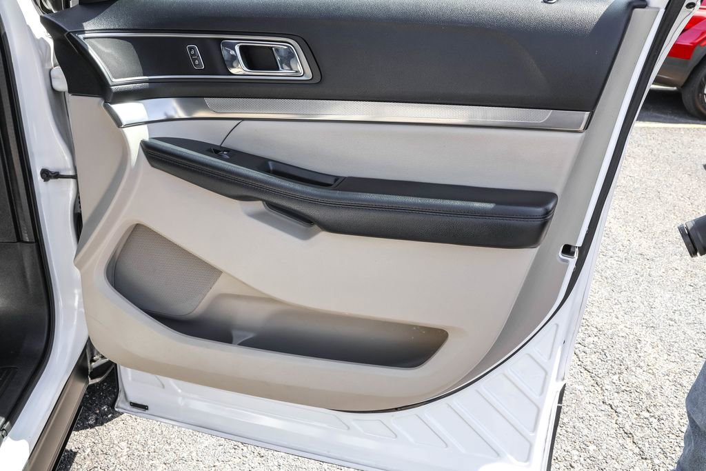 Used 2018 Ford Explorer XLT w/ Equipment Group 202A AWD/4WD image 44