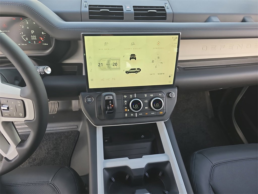 New 2026 Land Rover Defender 130 X-Dynamic SE image 21