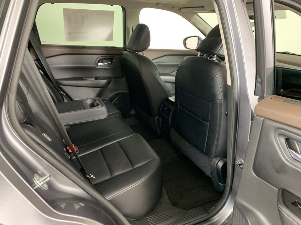 Used 2023 Nissan Rogue SV w/ SV Premium B Package image 37