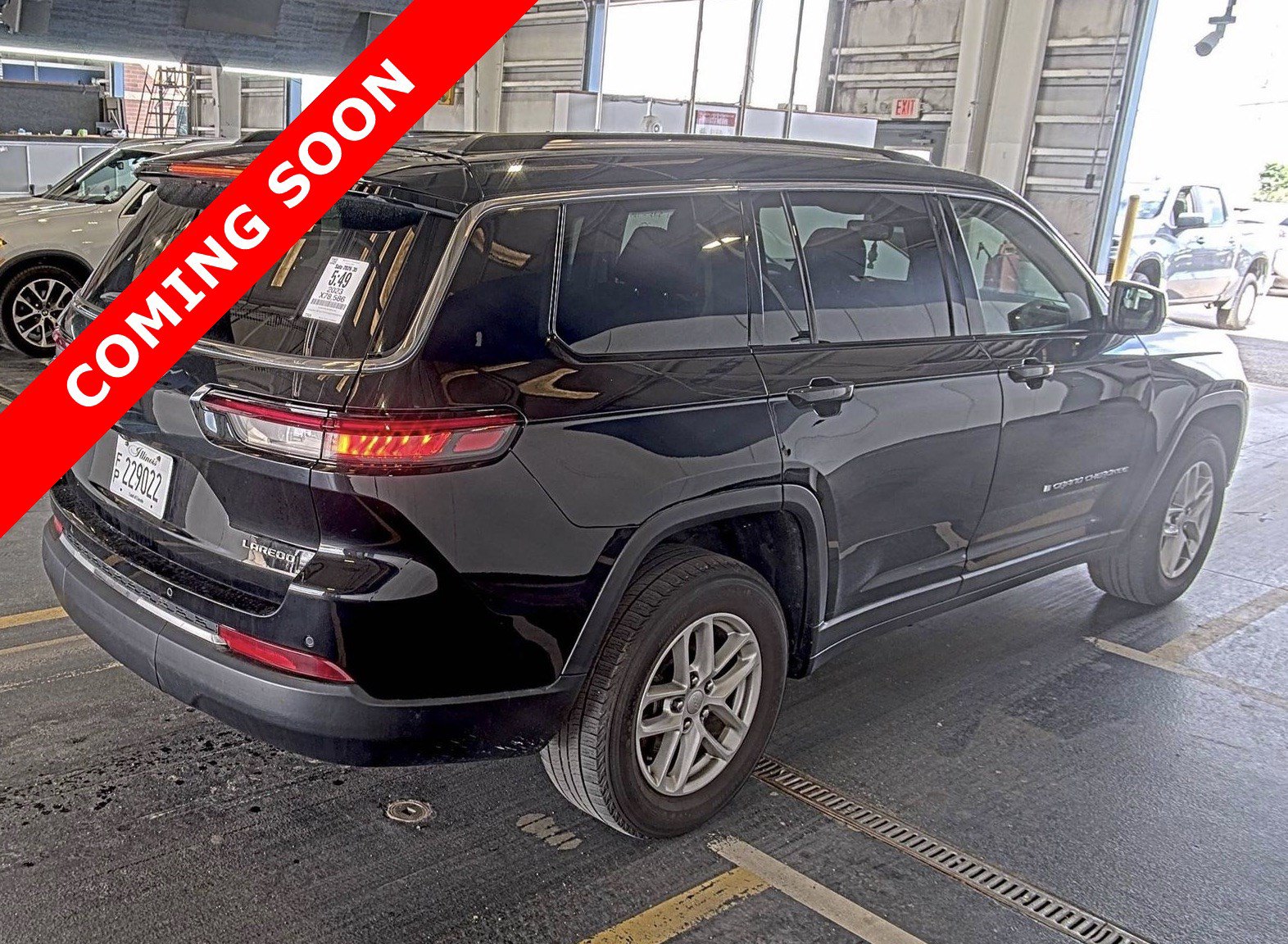 Used 2023 Jeep Grand Cherokee L Laredo RWD image 4