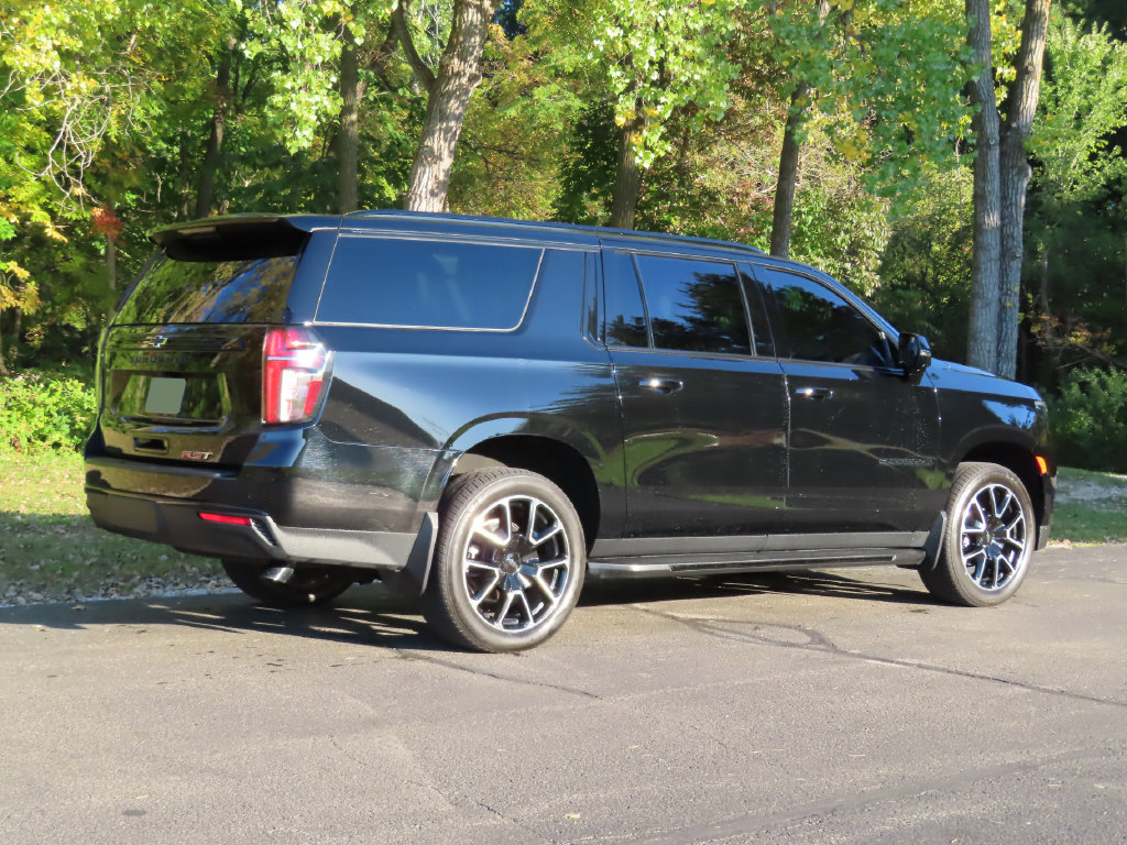 Used 2024 Chevrolet Suburban RST w/ Luxury Package AWD/4WD image 3