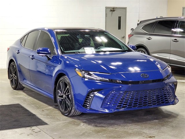 Used 2025 Toyota Camry XSE image 3