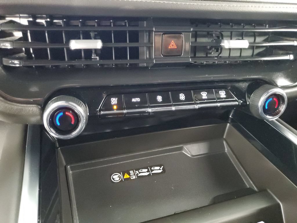 Used 2025 Chevrolet Suburban LT RWD image 17