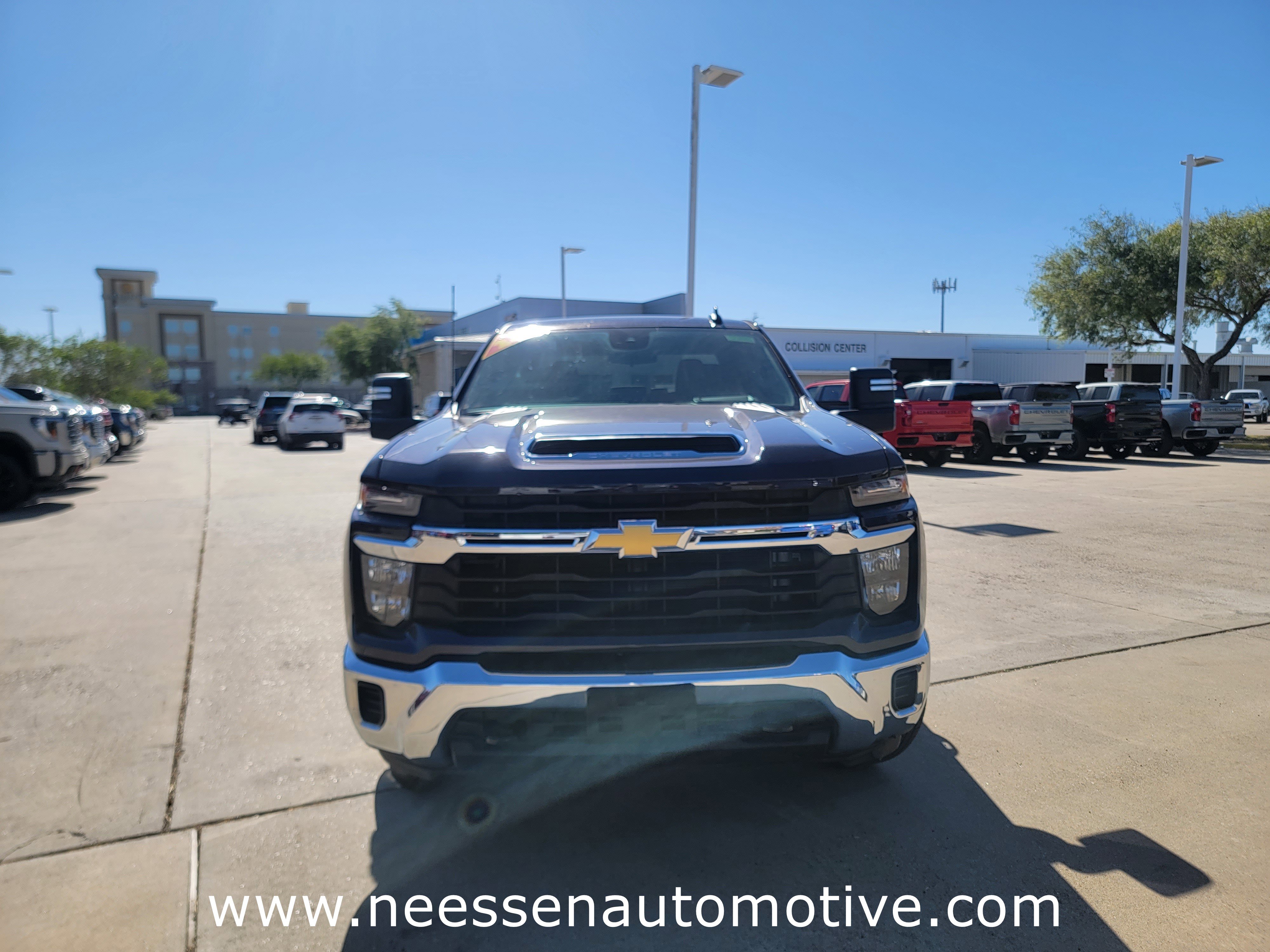 Used 2024 Chevrolet Silverado 2500 LT image 2
