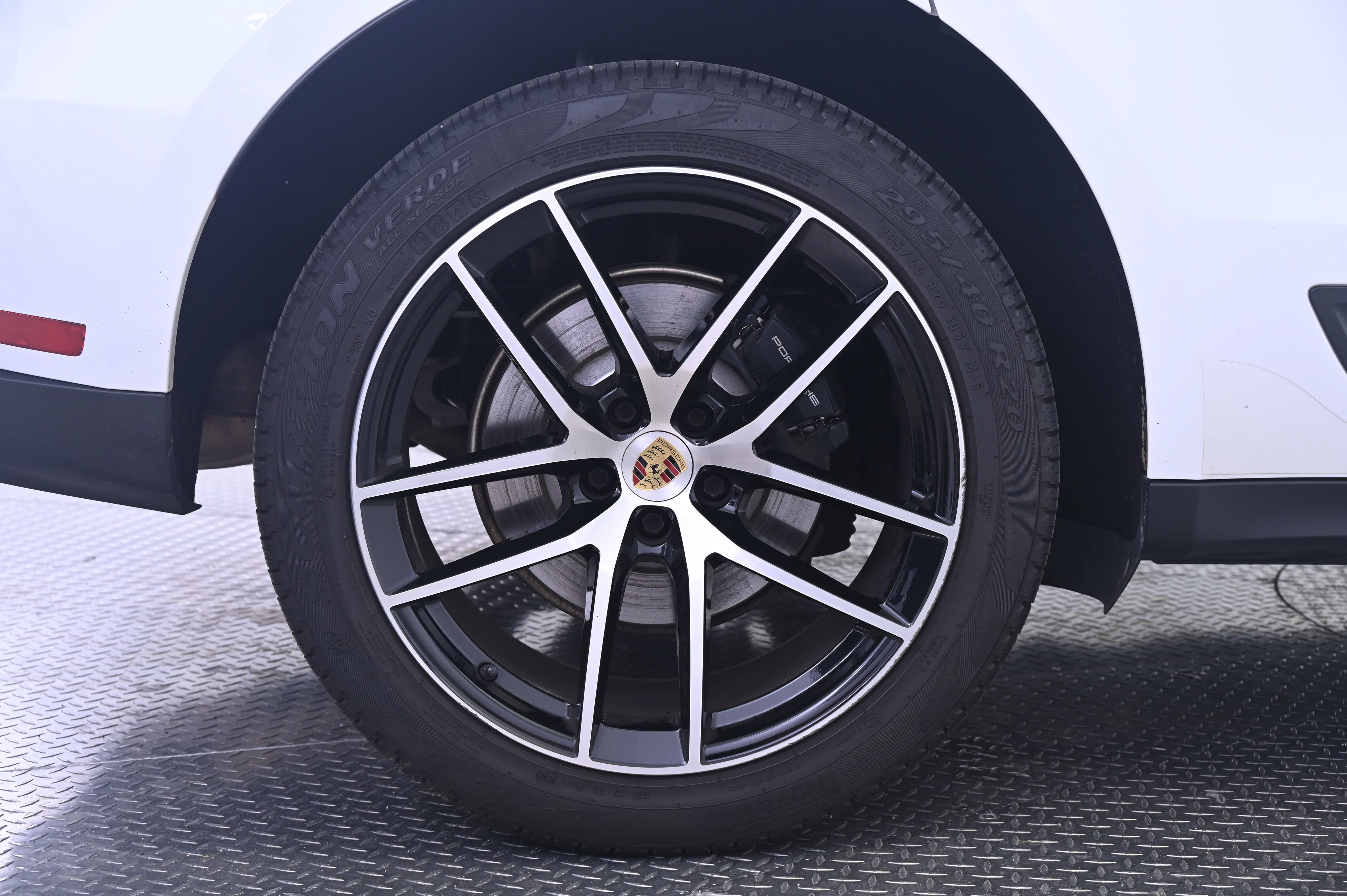 Certified 2022 Porsche Macan AWD/4WD image 13