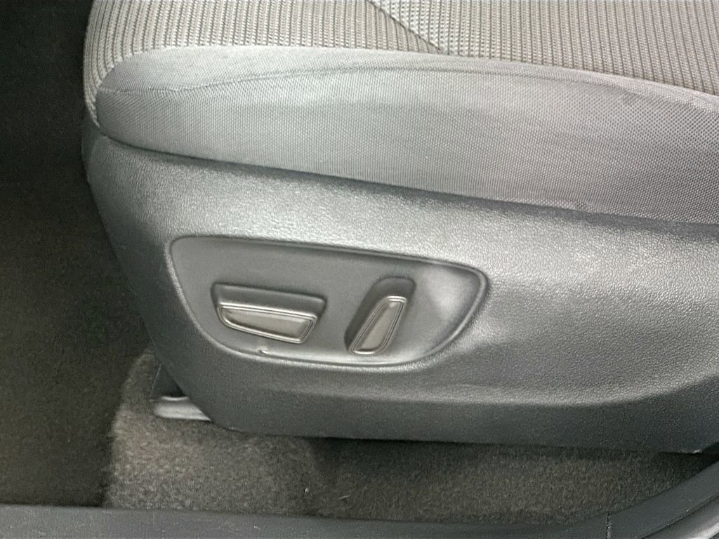 Used 2024 Toyota Highlander LE image 22