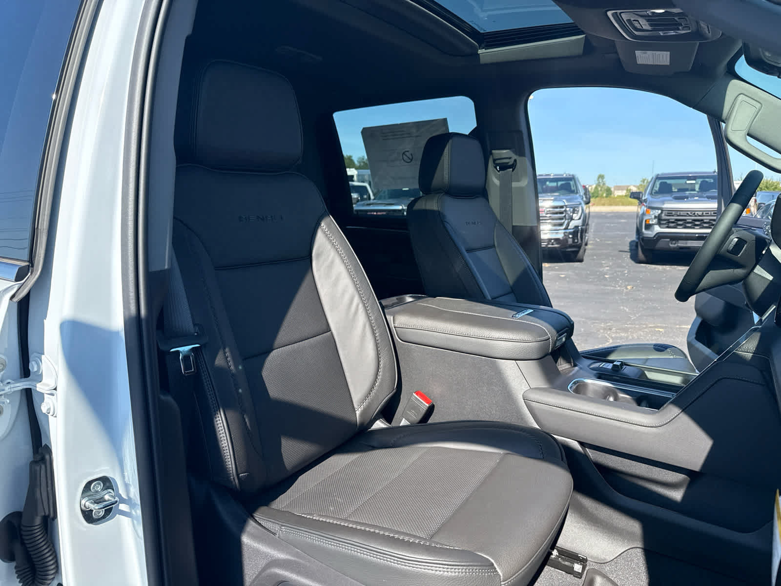 New 2026 GMC Sierra 3500 Denali w/ Denali Reserve Package AWD/4WD image 28
