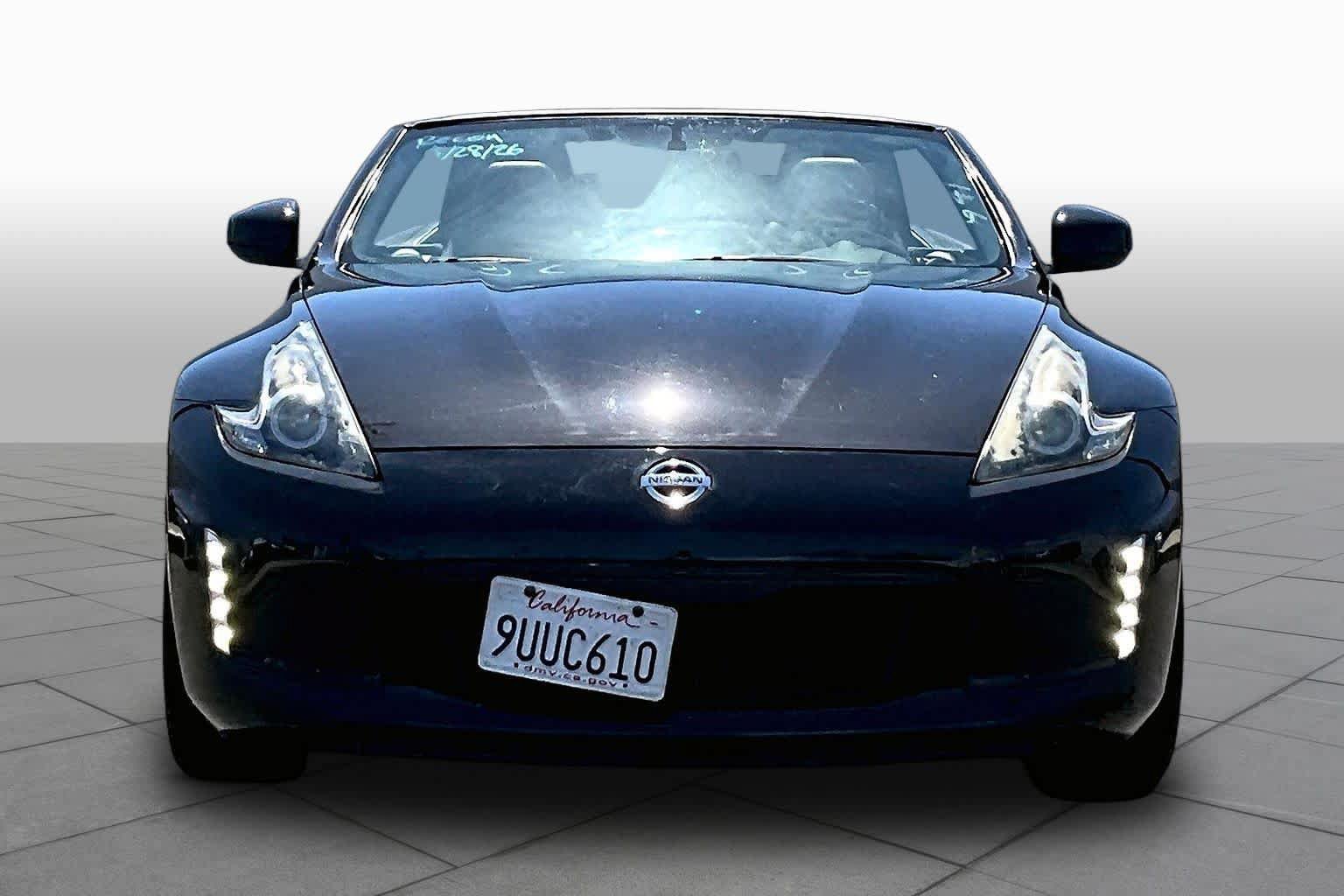 Used 2018 Nissan 370Z Touring Sport RWD image 3