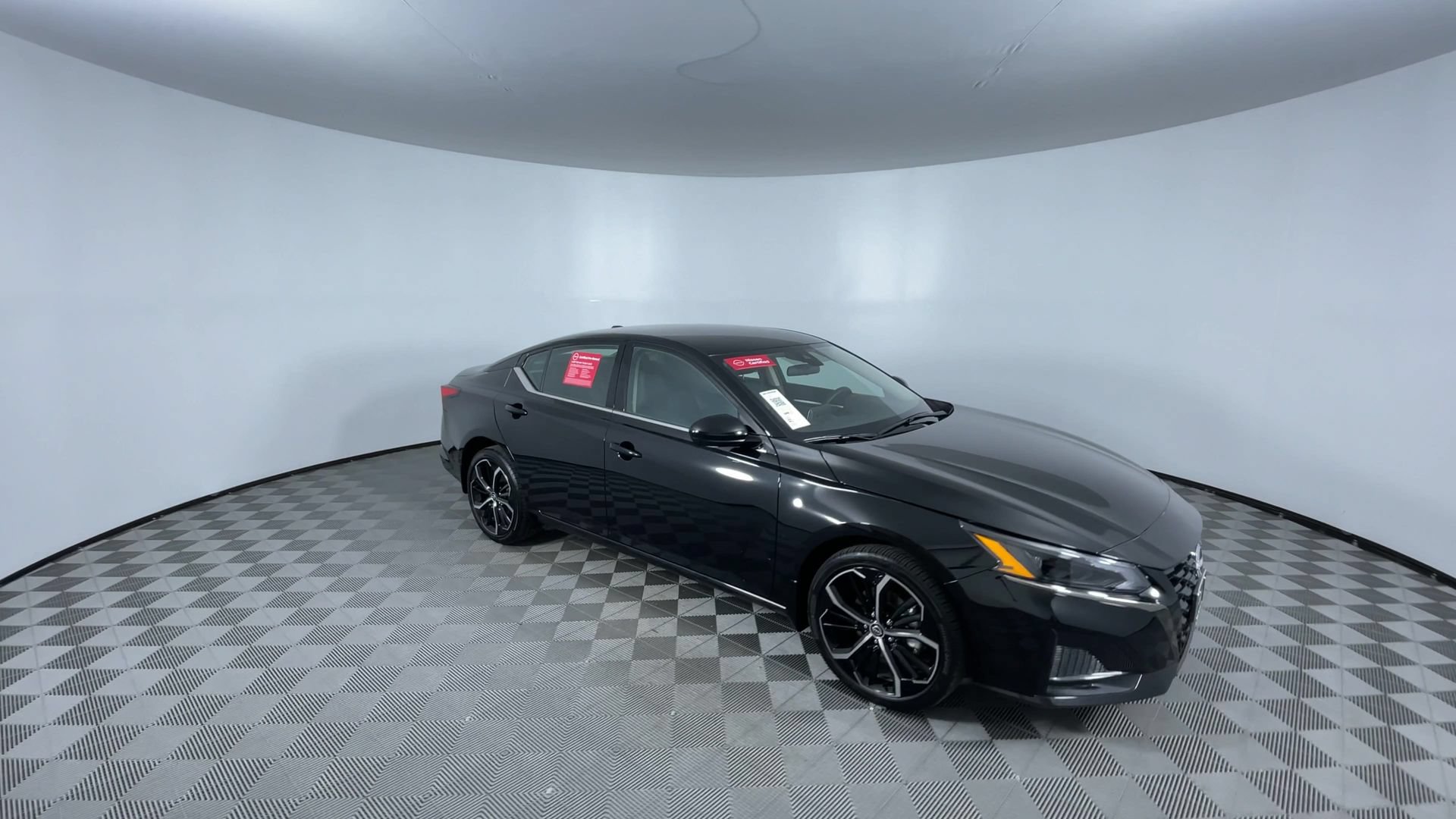 Used 2025 Nissan Altima 2.5 SR AWD/4WD image 2