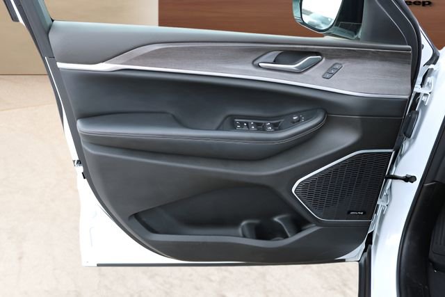 Used 2022 Jeep Grand Cherokee Limited 4xe image 11