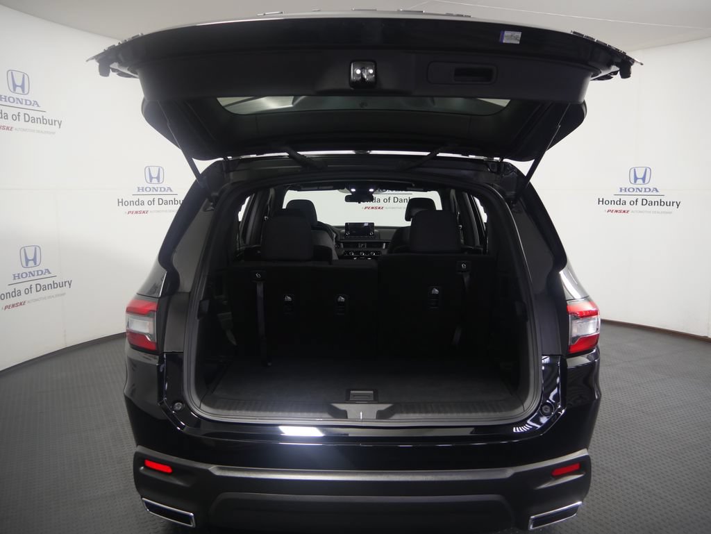 Used 2025 Honda Pilot Sport image 5