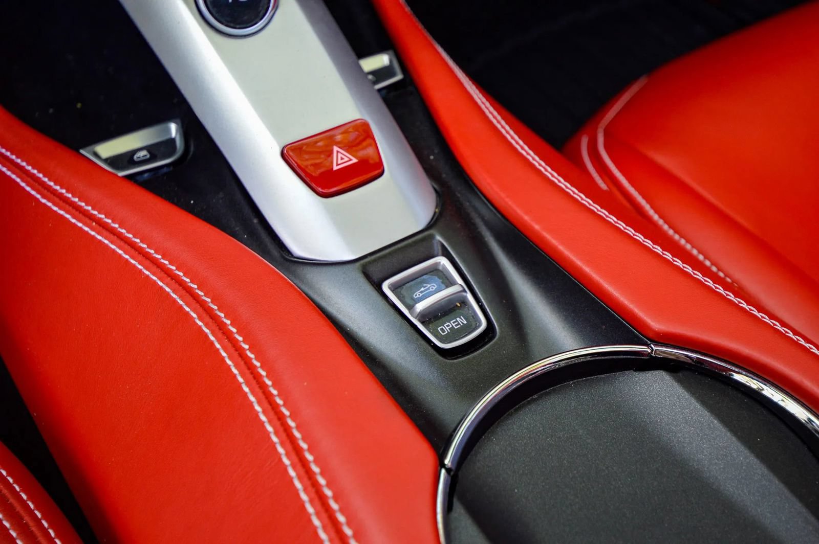 Used 2015 Ferrari California T RWD image 63