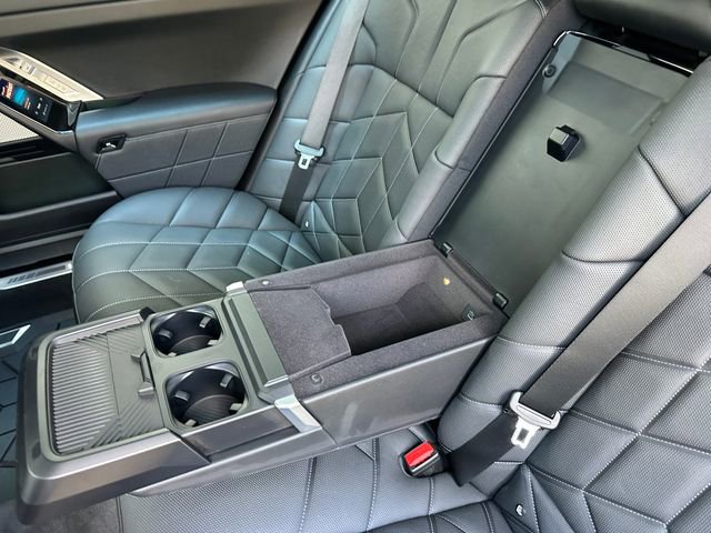 Used 2023 BMW 740i w/ Parking Assistance Package image 51