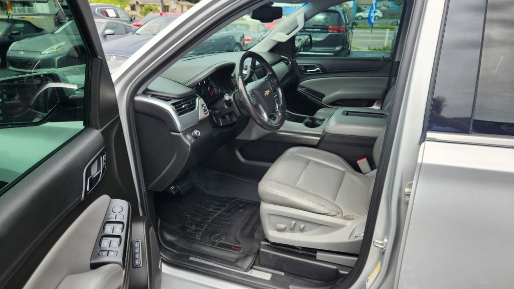 Used 2018 Chevrolet Suburban LT RWD image 15