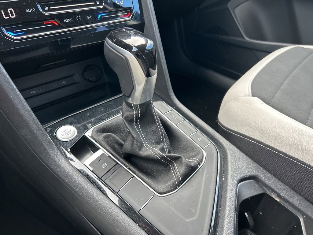 Certified 2025 Volkswagen Taos SE image 30