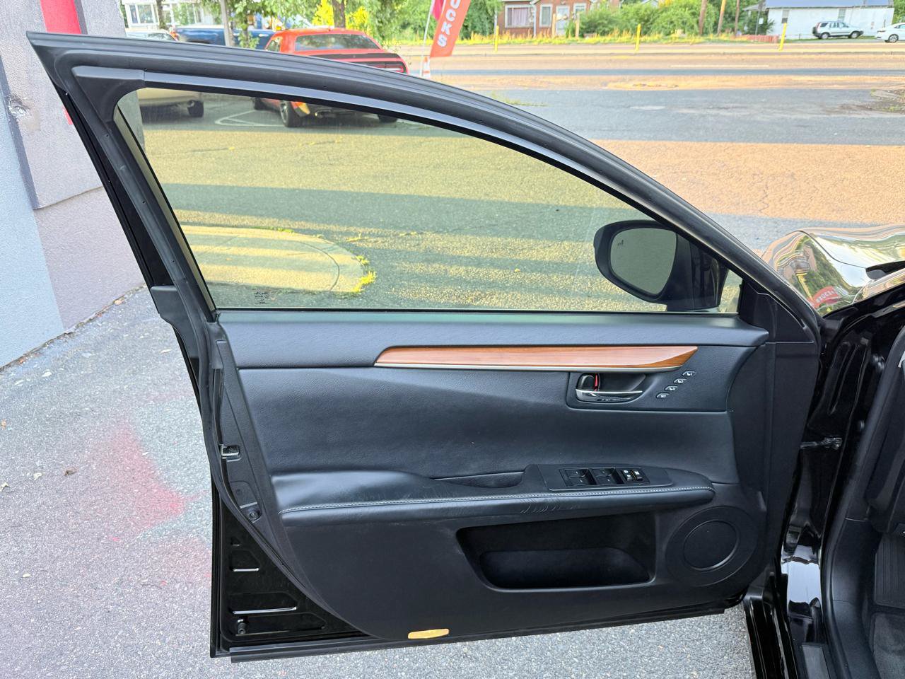 Used 2013 Lexus ES 300h w/ Luxury Pkg FWD image 10