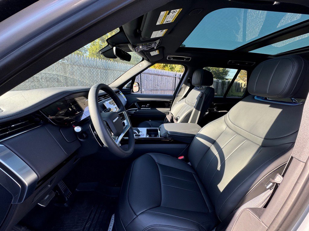 New 2025 Land Rover Range Rover SE image 9