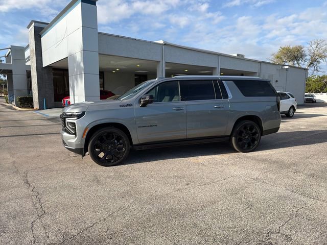 New 2026 Chevrolet Suburban High Country image 3