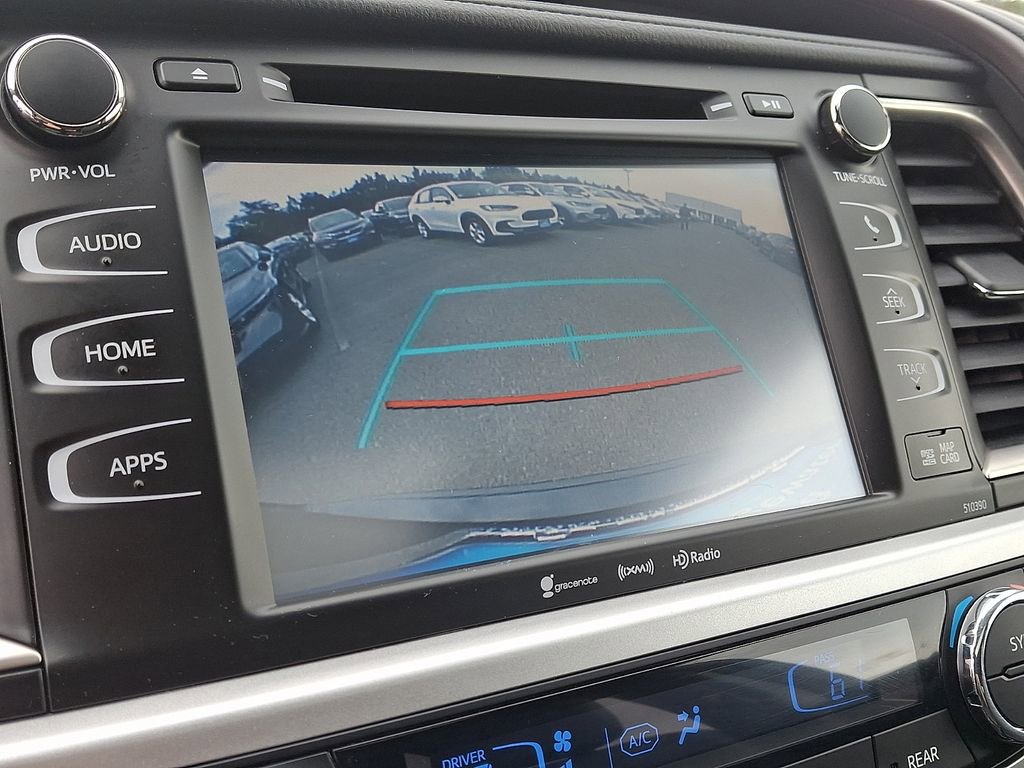 Used 2019 Toyota Highlander XLE AWD/4WD image 18