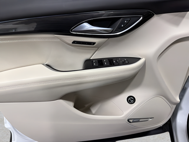 Used 2022 Buick Envision Essence w/ Technology Package I FWD image 9