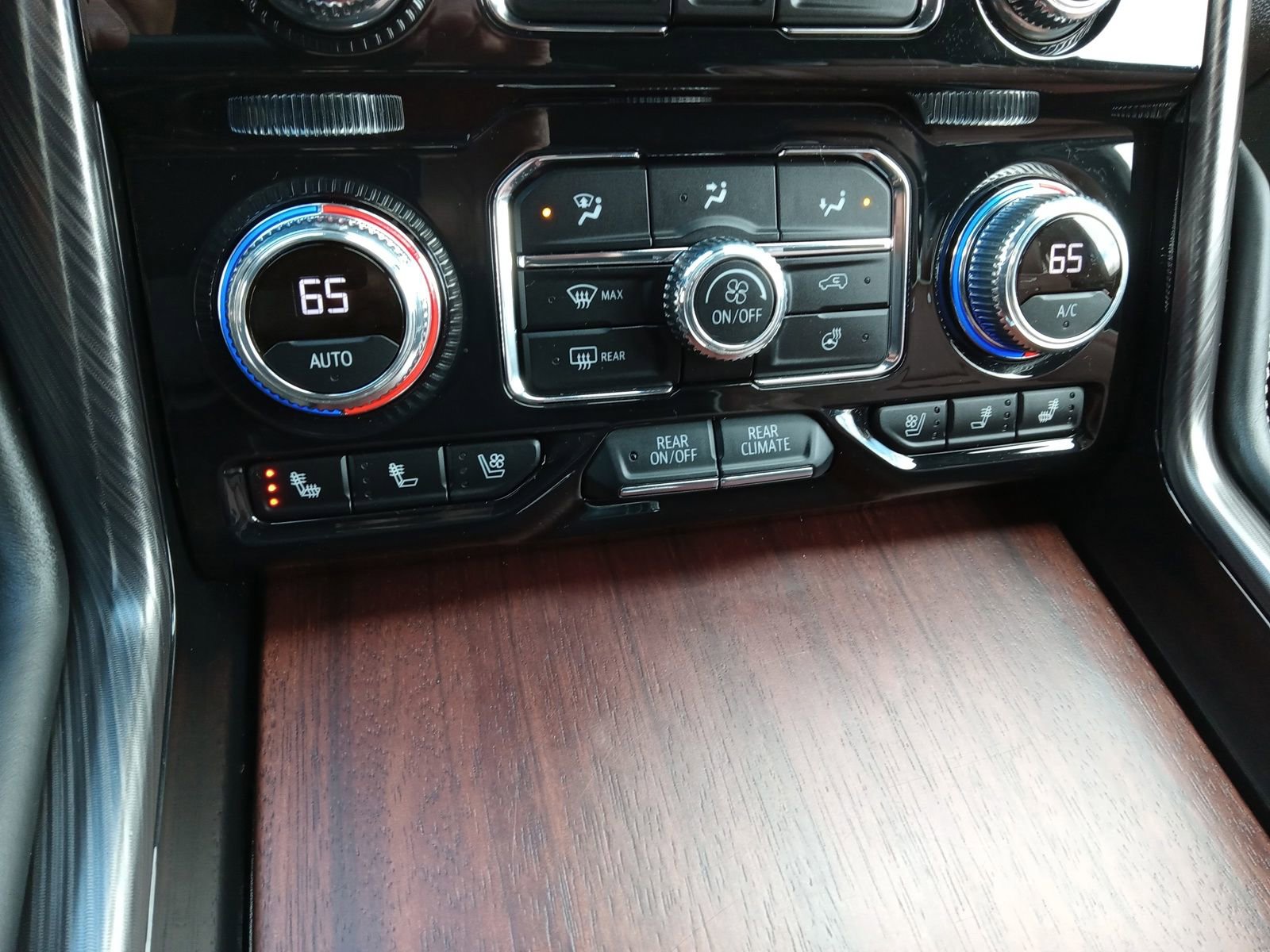 Used 2023 GMC Yukon Denali Ultimate w/ LPO, Floor Liner Package image 19