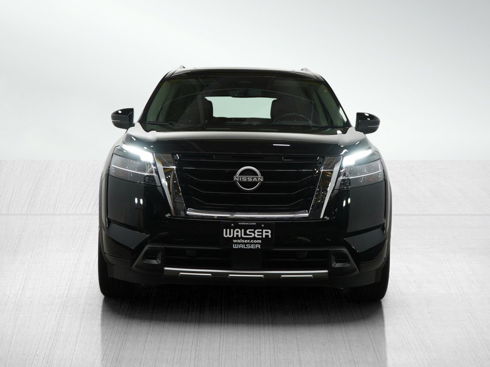 Used 2023 Nissan Pathfinder Platinum image 9