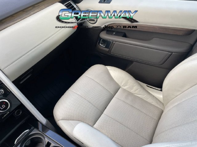 Used 2018 Land Rover Discovery HSE AWD/4WD image 16