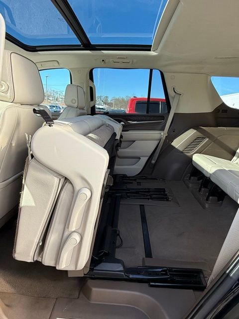 Used 2022 GMC Yukon Denali w/ Denali Premium Package image 23